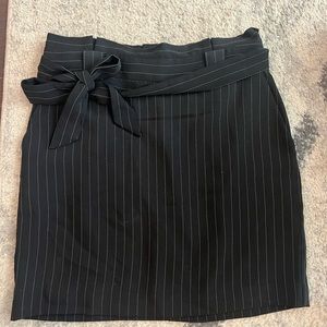 EXPRESS SKIRT SIZE 6